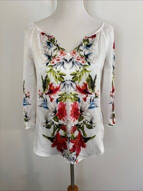 White House Black Market White Floral Mirror-Print V-Neck Blouse